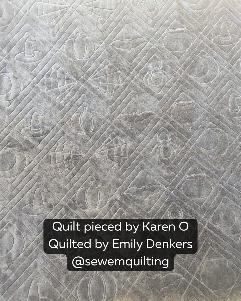 Spooky Plaid longarm quilting pattern featuring pumpkins, bats, spiderwebs, and witch hats